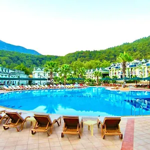 5* Otel Forest Village
